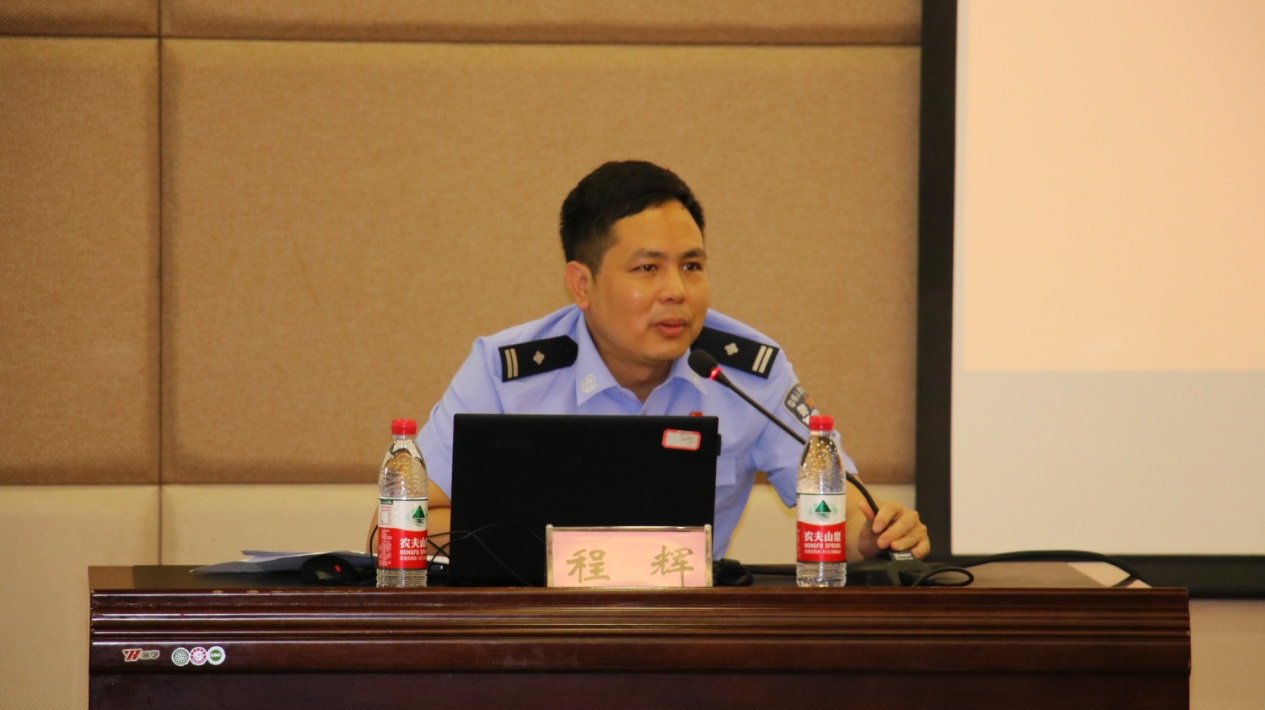 程輝警長進行宣講