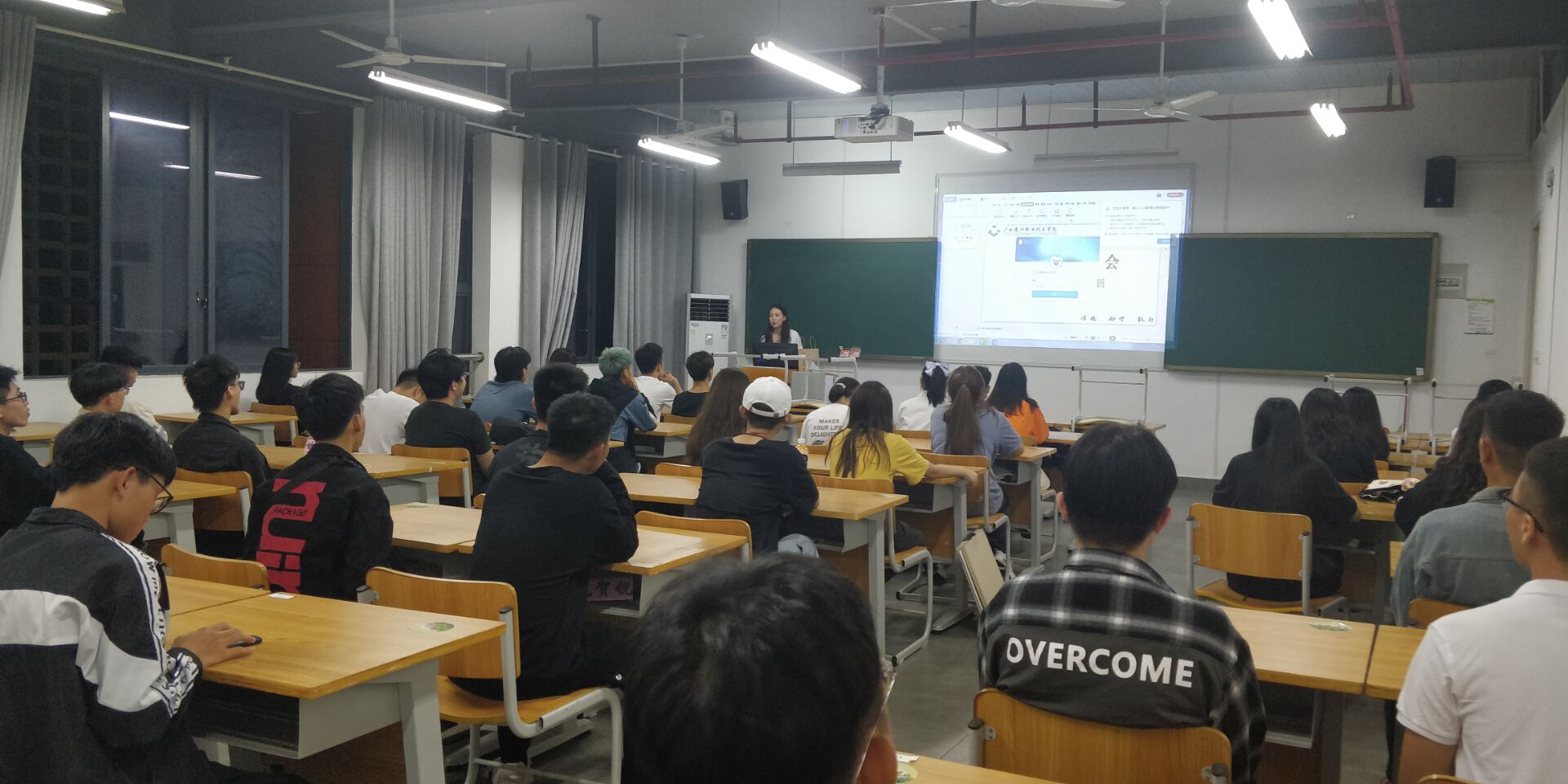 召開安全教育主題班會