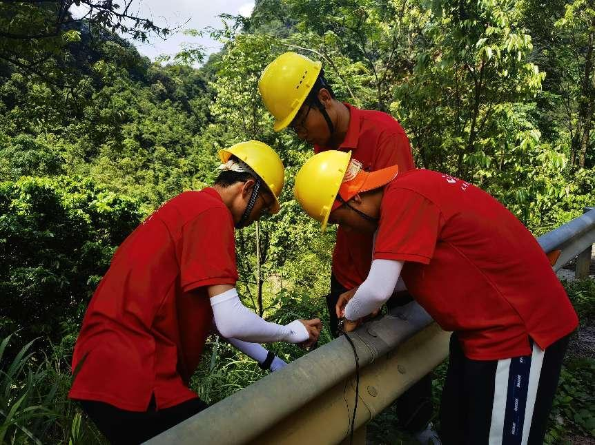 實地檢測鋼制護欄