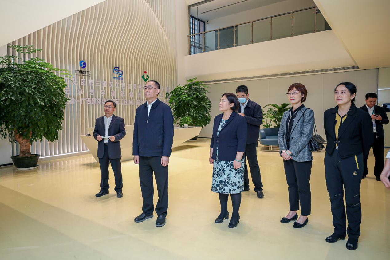 江小群司長參觀我校數字建筑（BIM）技術創新發展研究中心