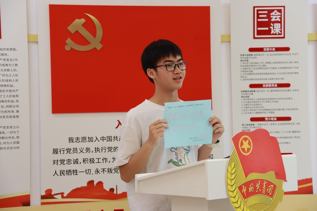 學生代表在交流會上發言