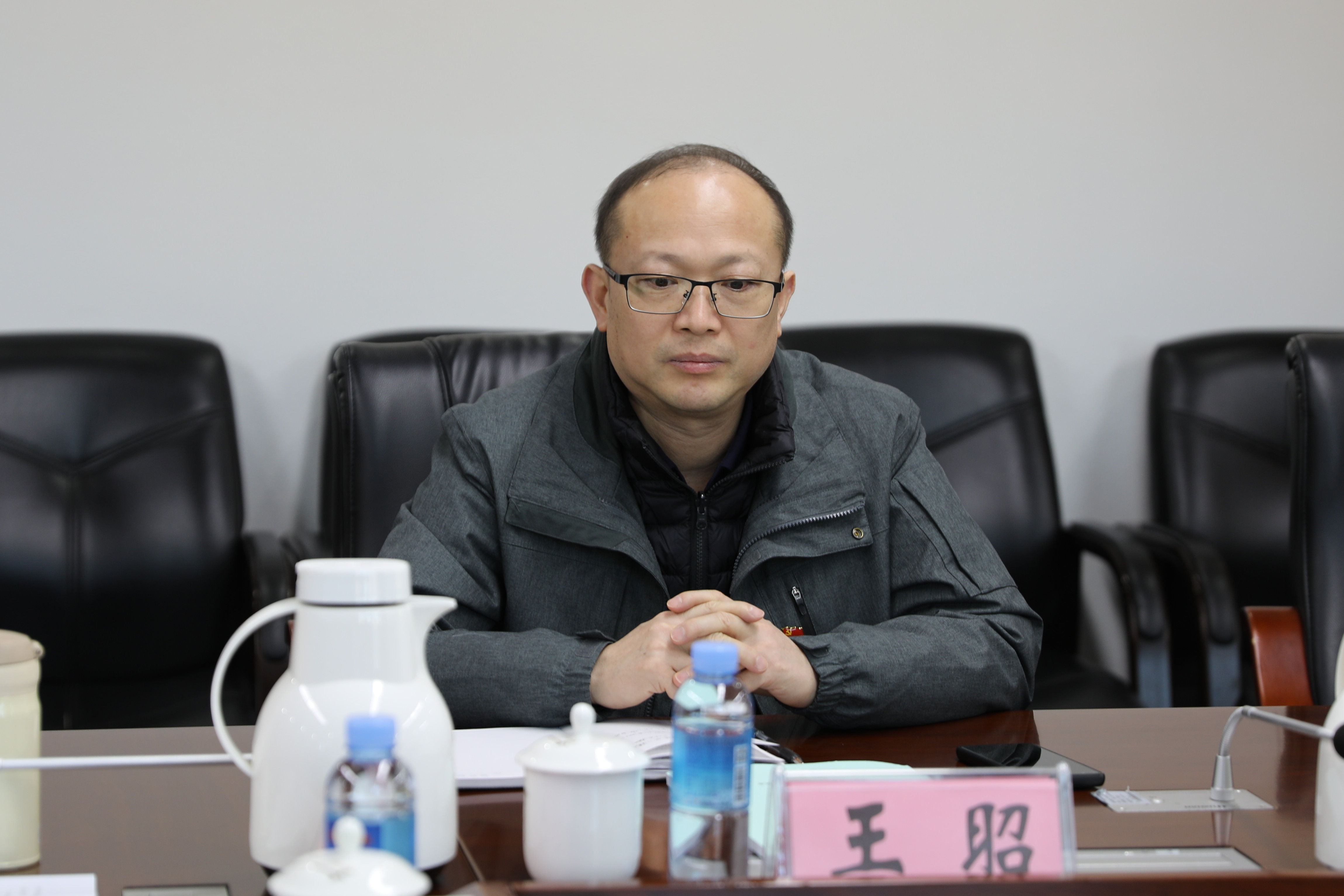 自治區住房城鄉建設廳人教處副處長王昭到會指導