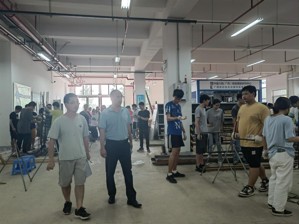 土木學院領導帶隊檢查實訓場地