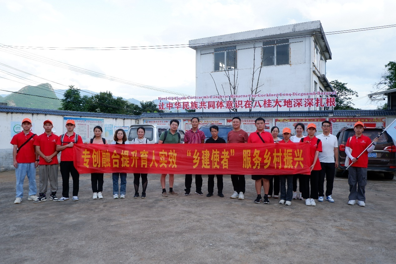 與專家組、清華大學教授團隊合影