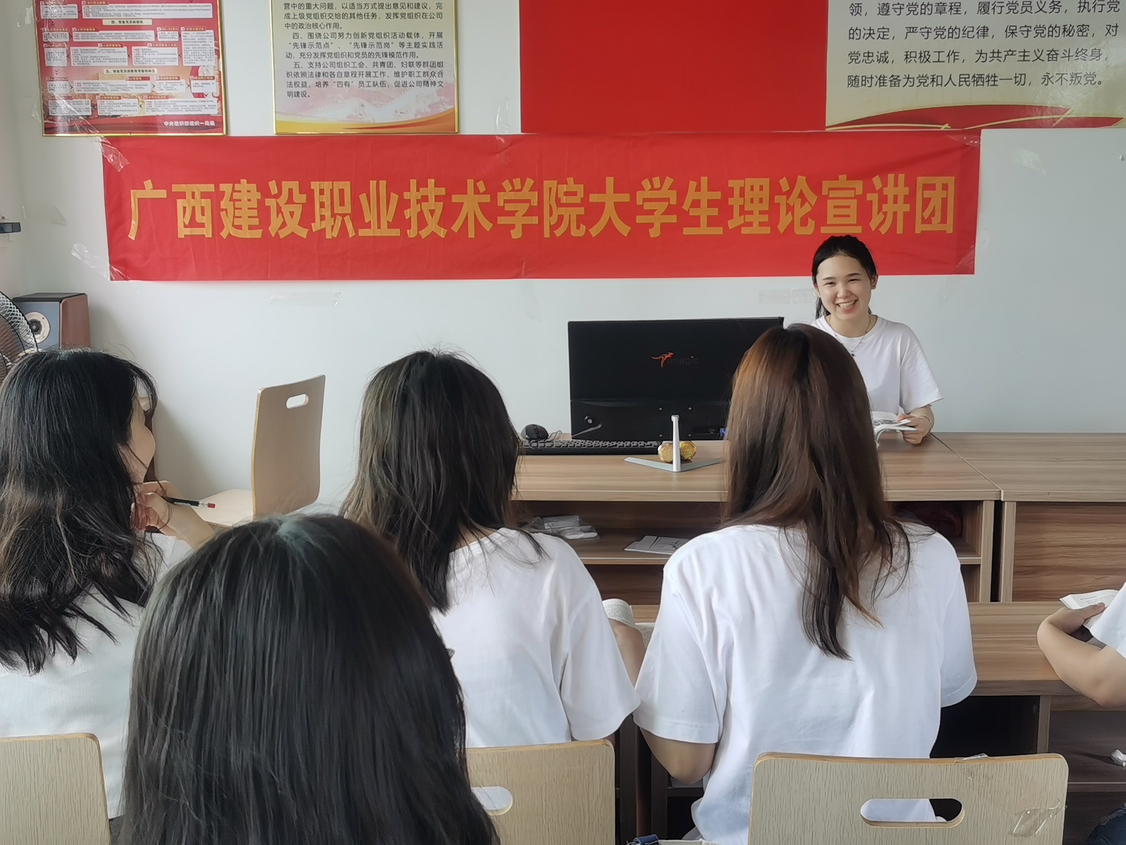 宣講團成員進行黨史宣講