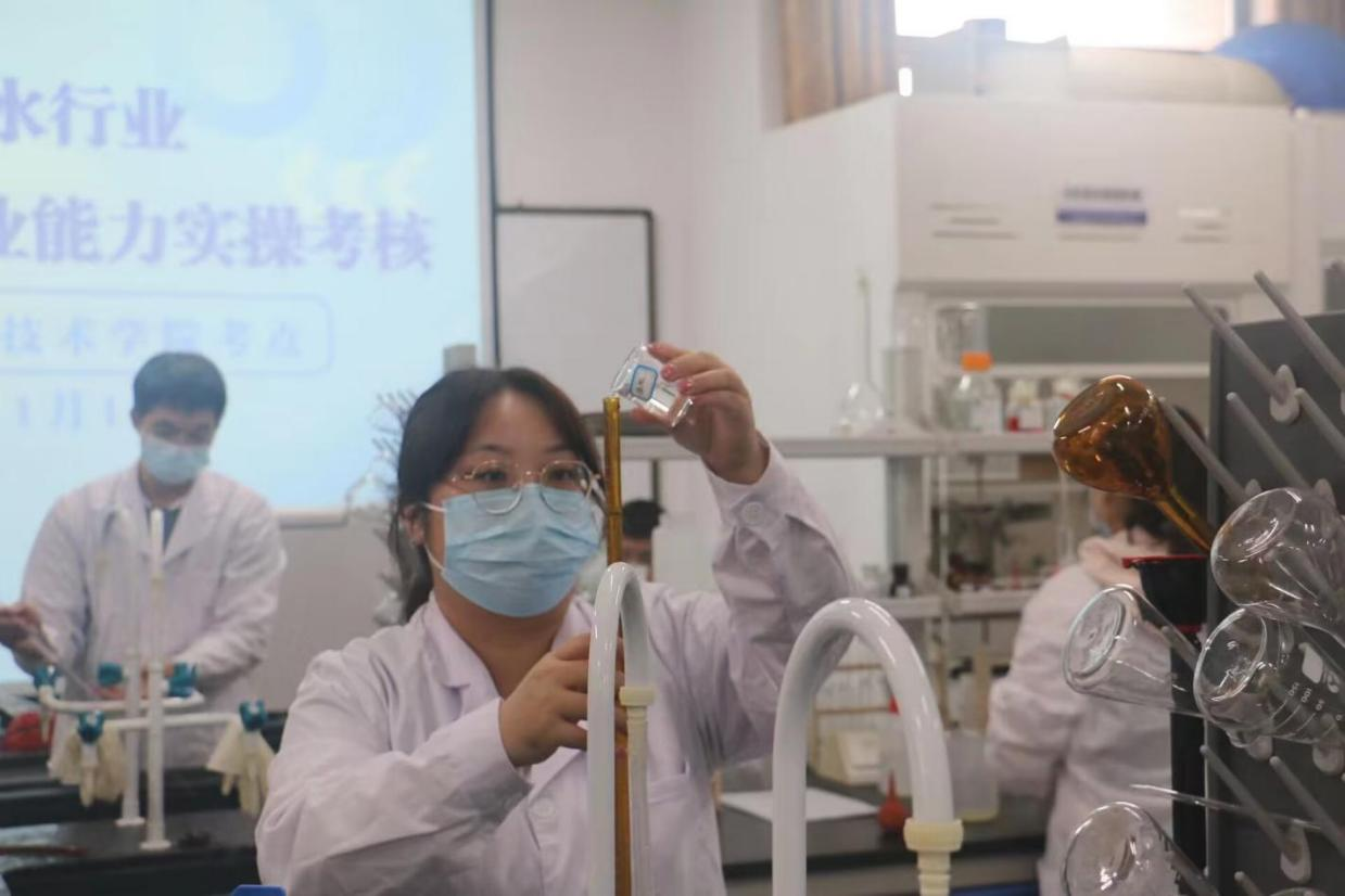 學員進行專項職業能力考核
