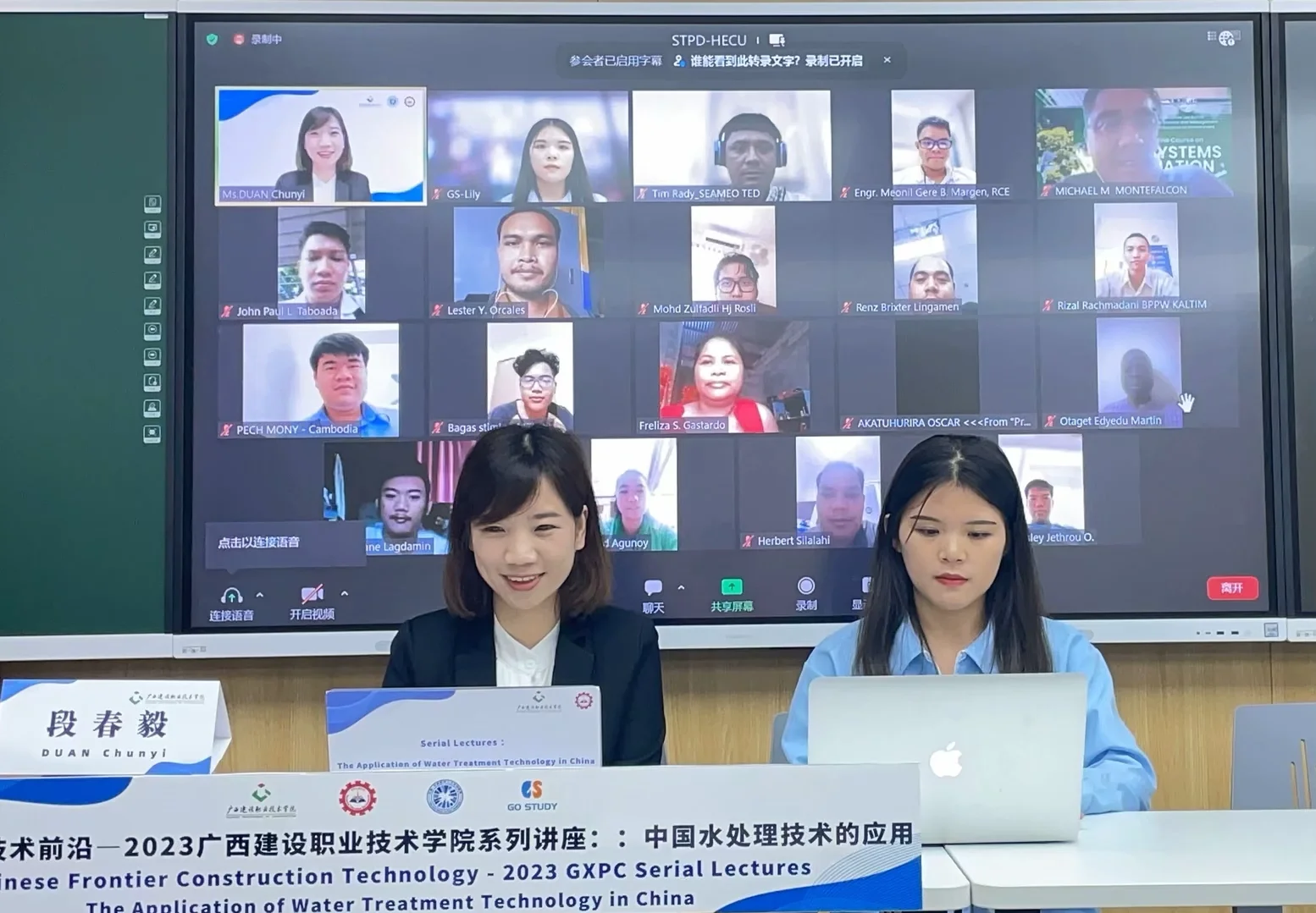建筑環境團隊負責人段春毅與學員親切互動