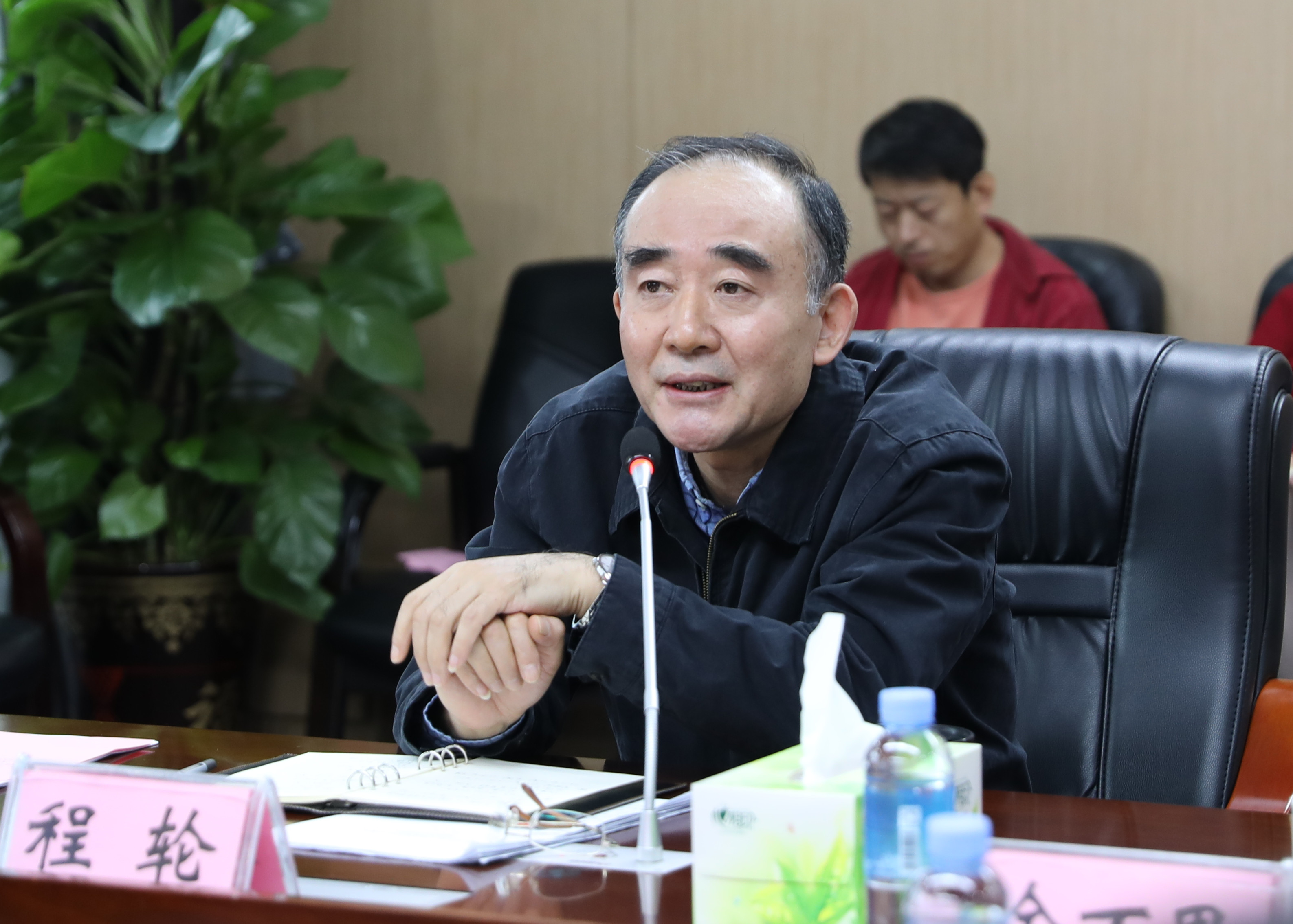 巡回指導組副組長程輪在推進會上講話