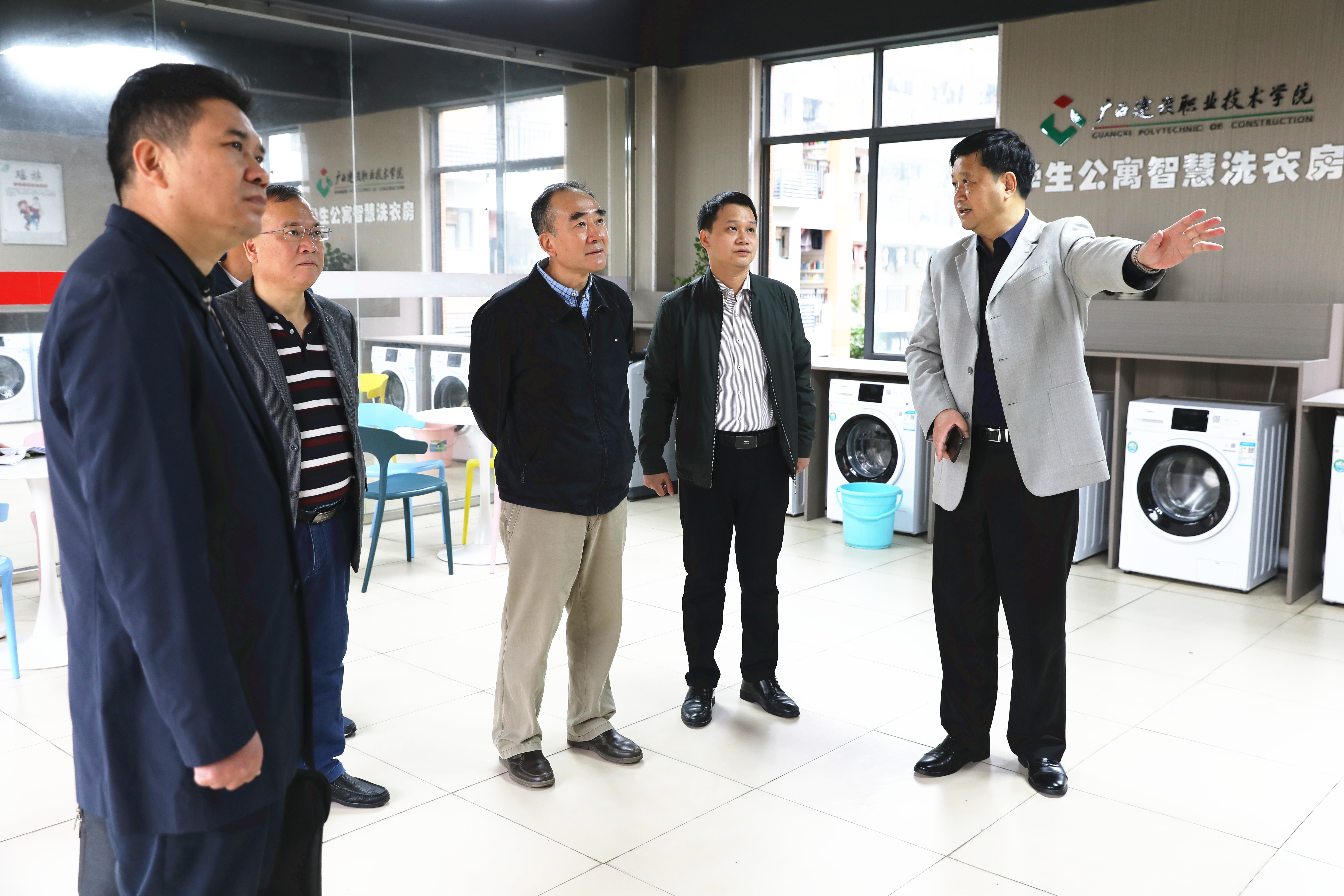 巡回指導組領導實地調研我?！拔覟槿罕娹k實事”項目情況