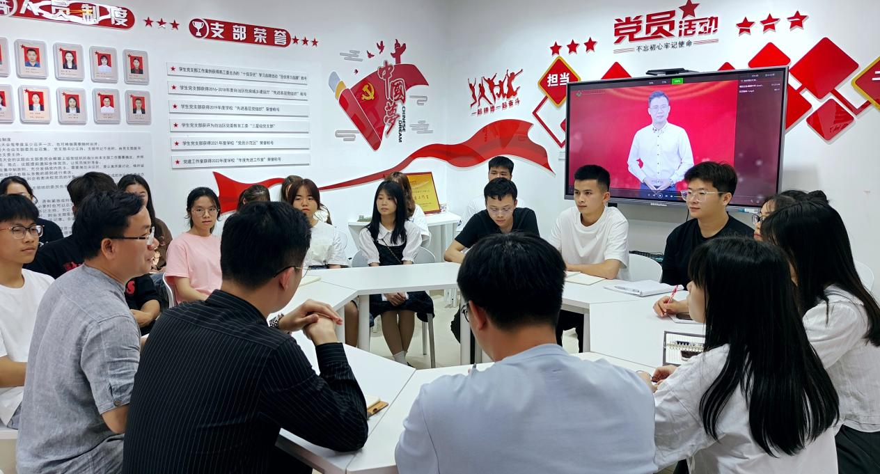視頻結束后同學們暢談感悟
