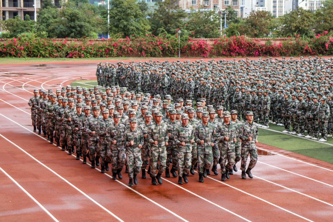 軍訓團教官入場