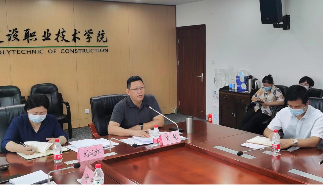 吳昆校長在會上發言